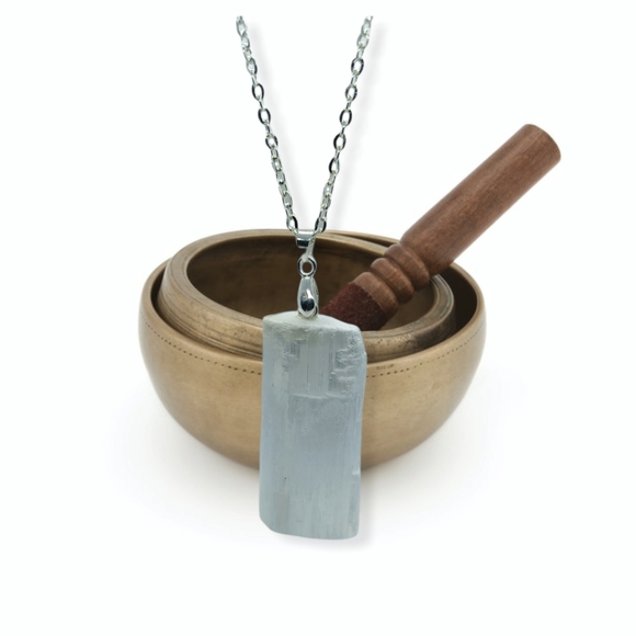 Selenite pendant necklace - Picture 2 of 9